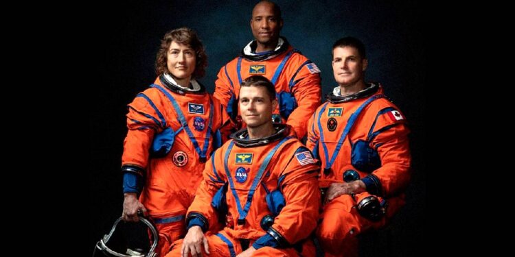 50 yıl sonra Ay’a yolculuk