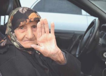 115 Yaşında Sandığa Geldi, Oyunu Kullandı