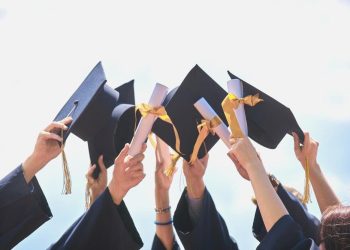 12 Yaşında Üniversiteyi Bitirdi