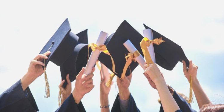 12 Yaşında Üniversiteyi Bitirdi