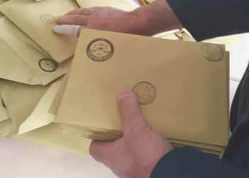 AKP’li Başkan’dan Sandık Başında Reaksiyon Çeken Hareket