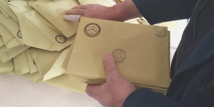 AKP’li Başkan’dan Sandık Başında Reaksiyon Çeken Hareket