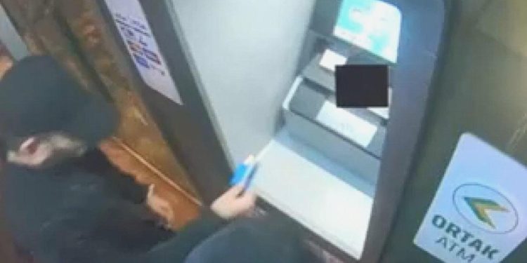 ATM’deki Büyük Tuzak! Her Şey Güvenlik Kamerasına Yansıdı