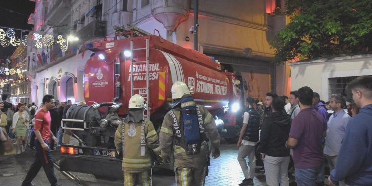 Beyoğlu’nda gece kulübünde yangın