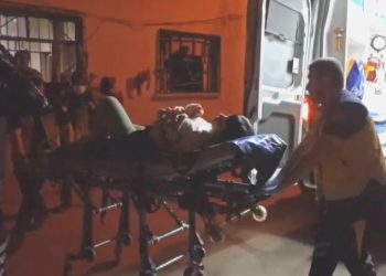 Boşandığı eşi konuşmayı reddedince ortaya giren bayanı vurdu