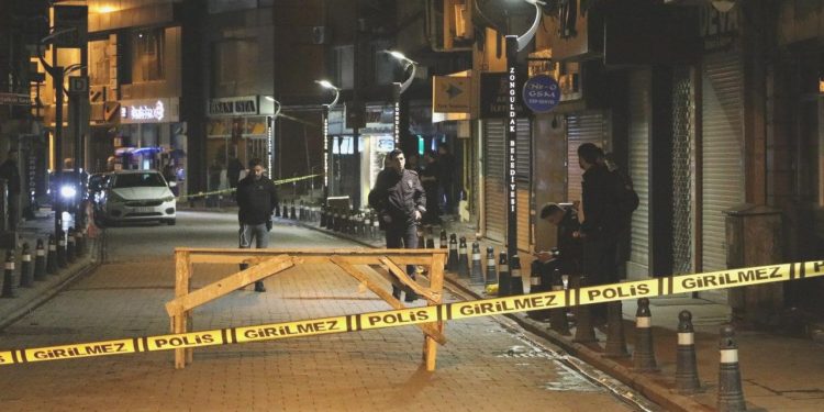 ‘Bunaldığı’ İçin Pompalıyla 8 El Ateş Açmış!