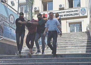 Cinayet Şüphelileri Alt Katta Çıktı: Komşulara Gözaltı!