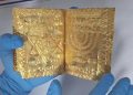 Erzincan’da tarihi eser olduğu bedellendirilen saf altından kitap ele geçirildi