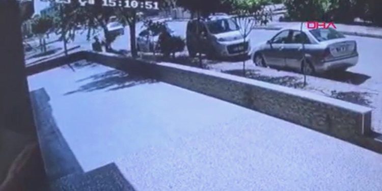 Gündüz vakti, sokak ortasında motosikleti bu türlü çaldı