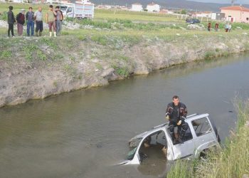 Hafif ticari araç sulama kanalına uçtu: 1 meyyit, 1 yaralı