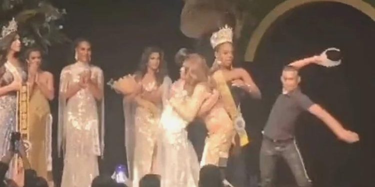 Hoşluk müsabakasında yaşandı; ikinci olan yarışmacının eşi sahneye çıkıp…