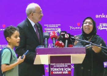 Kılıçdaroğlu Kendisine Seslenen Bayanı Kürsüye Çağırdı: Toz Pembe Tabloya Rağmen Gerçekleri Anlattı