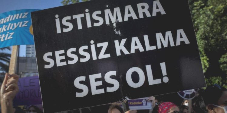 Kız Çocuğunun Masada Oynatılmasıyla İlgili Valilikten Açıklama