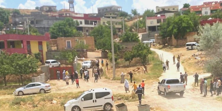 Mardin’de iki aile ortasında arazi uyuşmazlığı hengamesi: 1’i asker, 14 yaralı