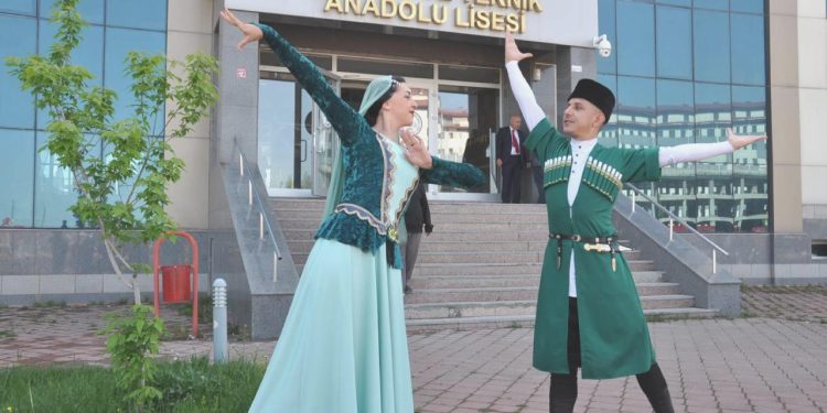 Oy kullanmaya bu türlü geldiler