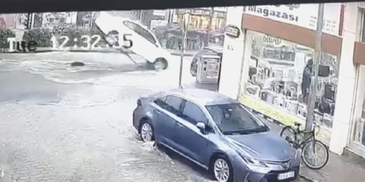 Rögar kapağı fırladı, arabası savurdu