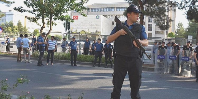 Sanatkarlardan kayyım atamalarına reaksiyon