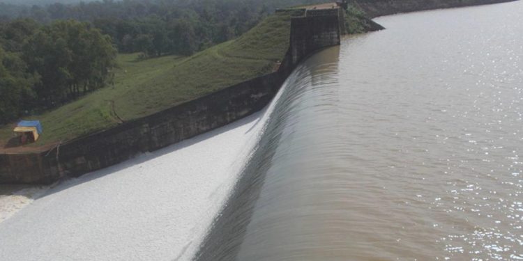 Selfie Çekerken Düşürdüğü Telefonu Bulmak İçin Barajı Boşaltan Memur Misyondan Alındı