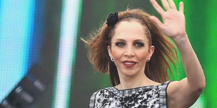 Sertab Erener: Bir bayanın göğsü görünüyor diye sineması kesmek felaket