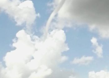 Sivas’ta değişik tabiat olayı: Görenler hayrete düştü… Buluttan buluta uzanan hortum