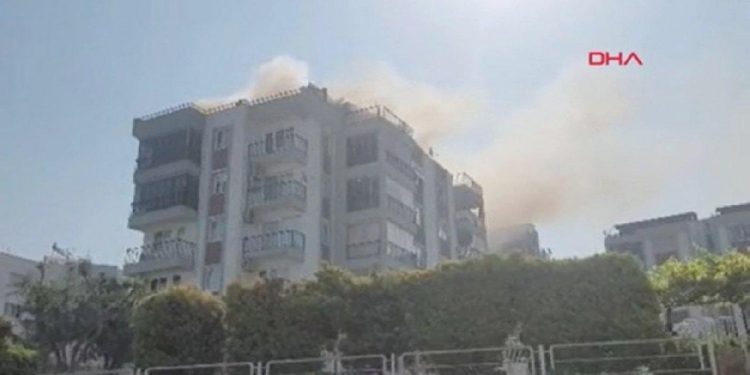 Söndürülmeyen sigara konutu yaktı