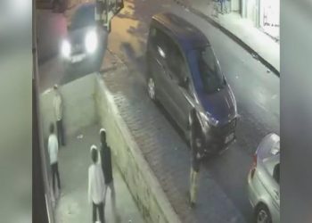 Sultangazi’de şoför, oyun oynayan çocukların ortasına daldı