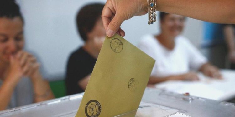 Toplumsal Medyada Dolaşıyor! Zarfı Islatıp Kapatırsam Oyum Geçersiz Mi?