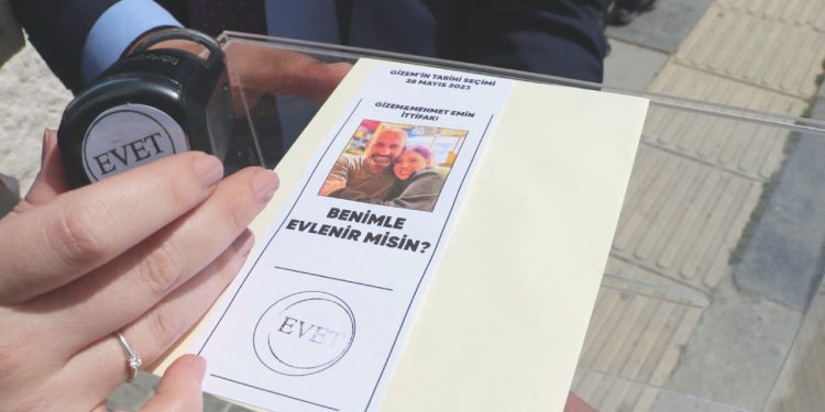 Ümit Özdağ’ın danışmanından sandıkta özel pusula ile evlilik teklifi