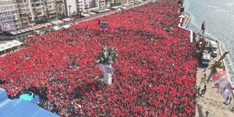 Yandaş Yenişafak Yayın Yasağını Delip Seçmene Hakaret Etti