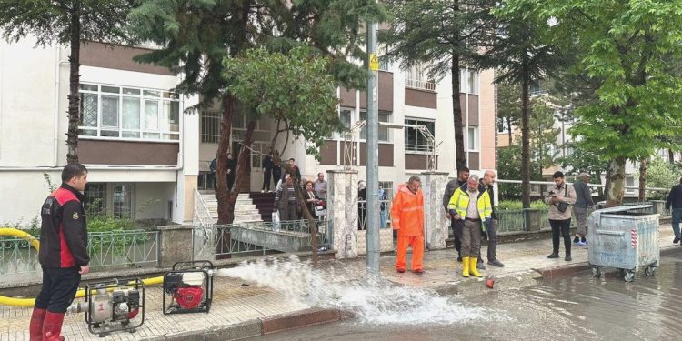 245 Mesken Ve İş Yerini Su Bastı: Hasar Tespit Ediliyor