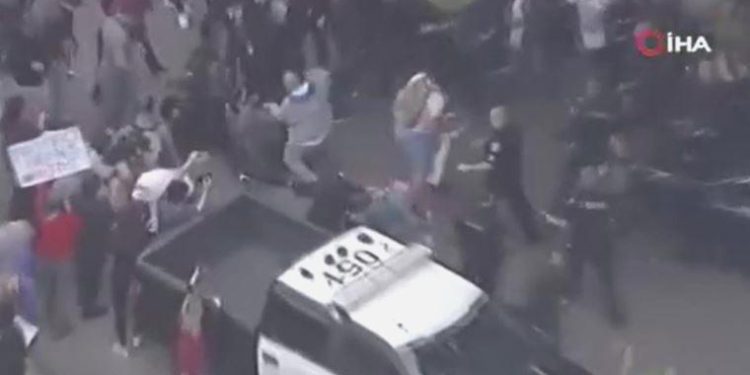 ABD’de LGBT destekçileri ile karşıları birbirine girdi: 3 gözaltı