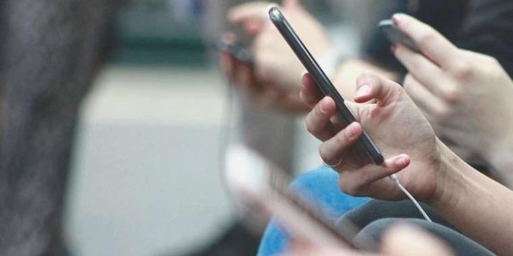 AB’den akıllı telefon pillerine yönelik yeni kurallar