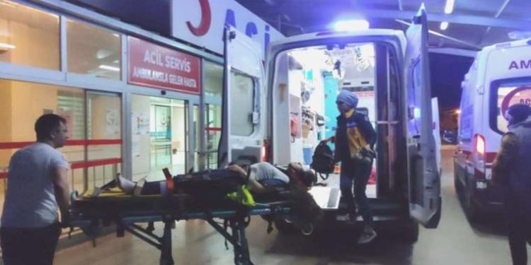 Adana’da minibüs şarampole devrildi: 7 yaralı