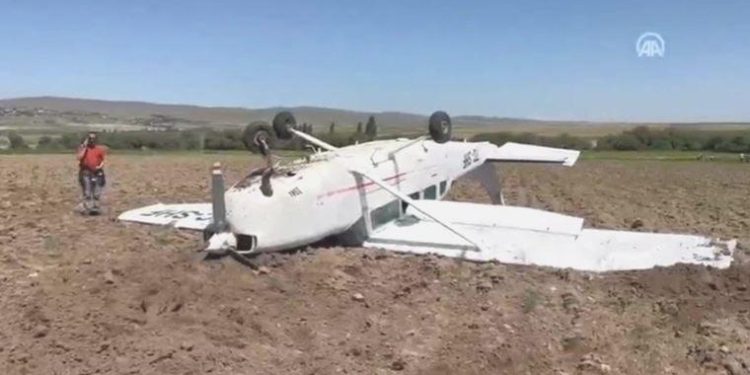 Aksaray’da mecburî iniş yapan sivil eğitim uçağındaki 2 kişi yaralandı