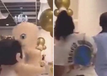 Aktiflikte animatör olarak getirilen iki şişme bebek birbirine girdi