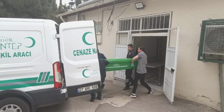 Alev Alan Arabada Yanarak Can Verdi