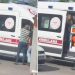 Ambulansa hem yol vermedi hem önünü kesip ‘hasta mı var’ diye sordu