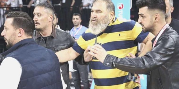 Anadolu Efes – Fenerbahçe Beko maçının akabinde tartışma çıktı