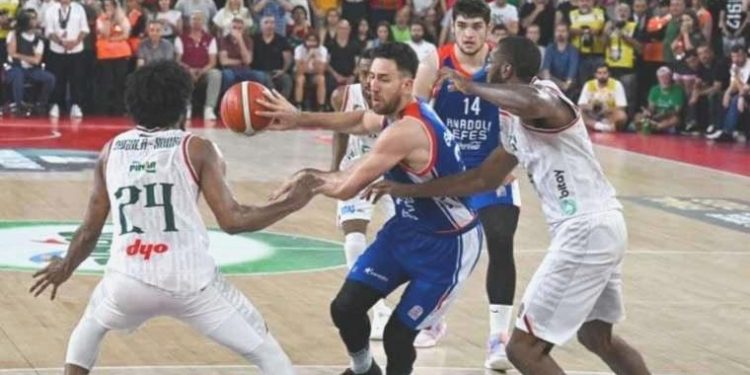 Anadolu Efes, şampiyonluğunu ilan etti!