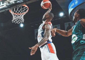 Anadolu Efes seride durumu 2-0 yaptı!