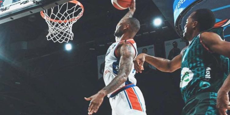 Anadolu Efes seride durumu 2-0 yaptı!