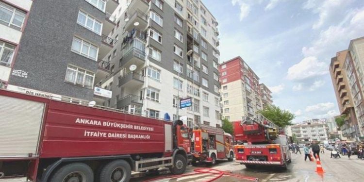 Ankara’da apartmanda yangın: 1 kişi hayatını kaybetti, 4 kişi dumandan etkilendi