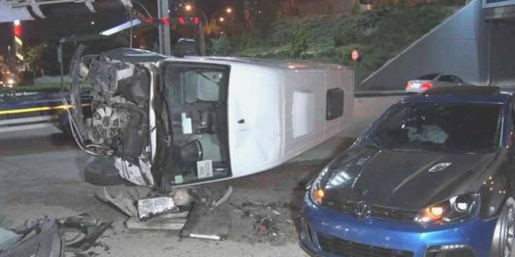 Ankara’da feci kaza… İşçi servisi ile arabanın çarpıştı: Yaralılar var!