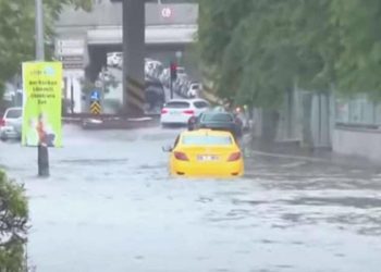 Ankara’da sağanak yağış tesirli oldu: Yollar göle döndü, su baskınları yaşandı