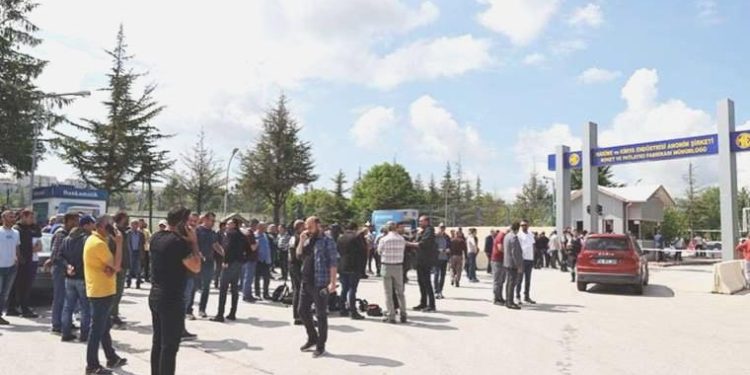 Ankara’daki patlamaya şahit olan esnaflar o anları anlattı: ‘Basıncı yüzümüzde hissettik’