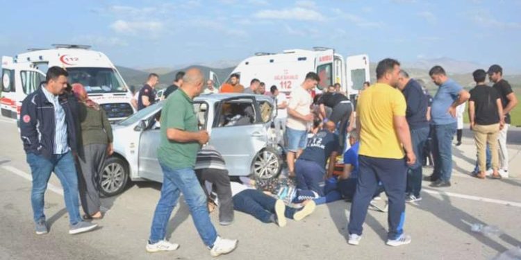 Antalya’da 2 araba çarpıştı… Karı-koca ve torunları öldü, 4’ü çocuk 9 kişi yaralandı