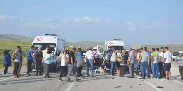 Antalya’da araba, seyir halindeki araca geriden çarptı: 3 meyyit, 9 yaralı