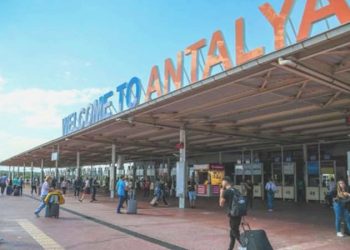 Antalya’ya turist akını: Hava yoluyla gelenlerin sayısı 4 milyonu geçti