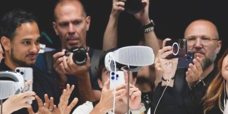 Apple Vision Pro tanıtıldı, özellikleri ve fiyatı nedir?