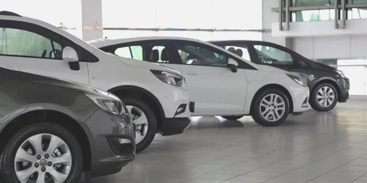 Araba fiyatlarına kur artışı! Birtakım firmalar büyük artırım yaptı